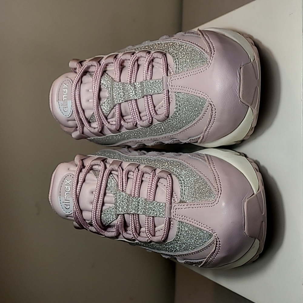 Nike Women’s Air Max 95 Sneakers in Light Lavender with Silver Glitter - Picture 3 of 8